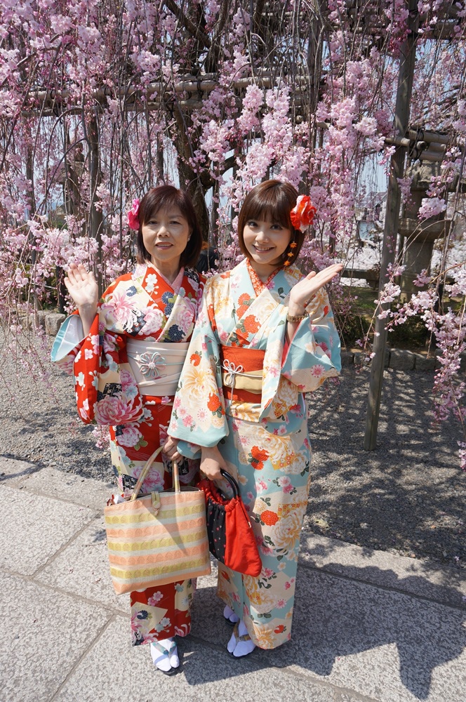 【2014京阪賞櫻】短髮女孩的岡本織物一日體驗。和服挑選小撇步分享 @凱的日本食尚日記