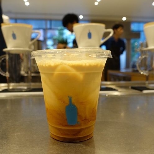 ☆Blue Bottle 藍瓶咖啡新宿NEWoMan店。終於見到可愛小藍瓶本人 @凱的日本食尚日記