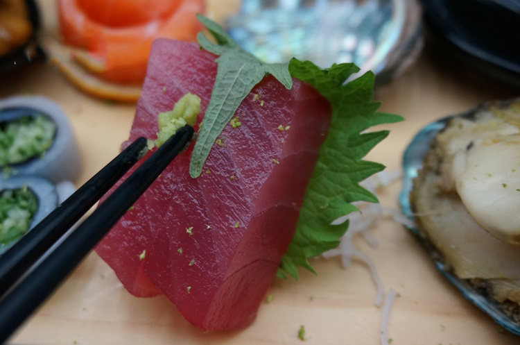 ☆【台中美食】丸億生魚片壽司。大快朵頤最愛的炙燒壽司