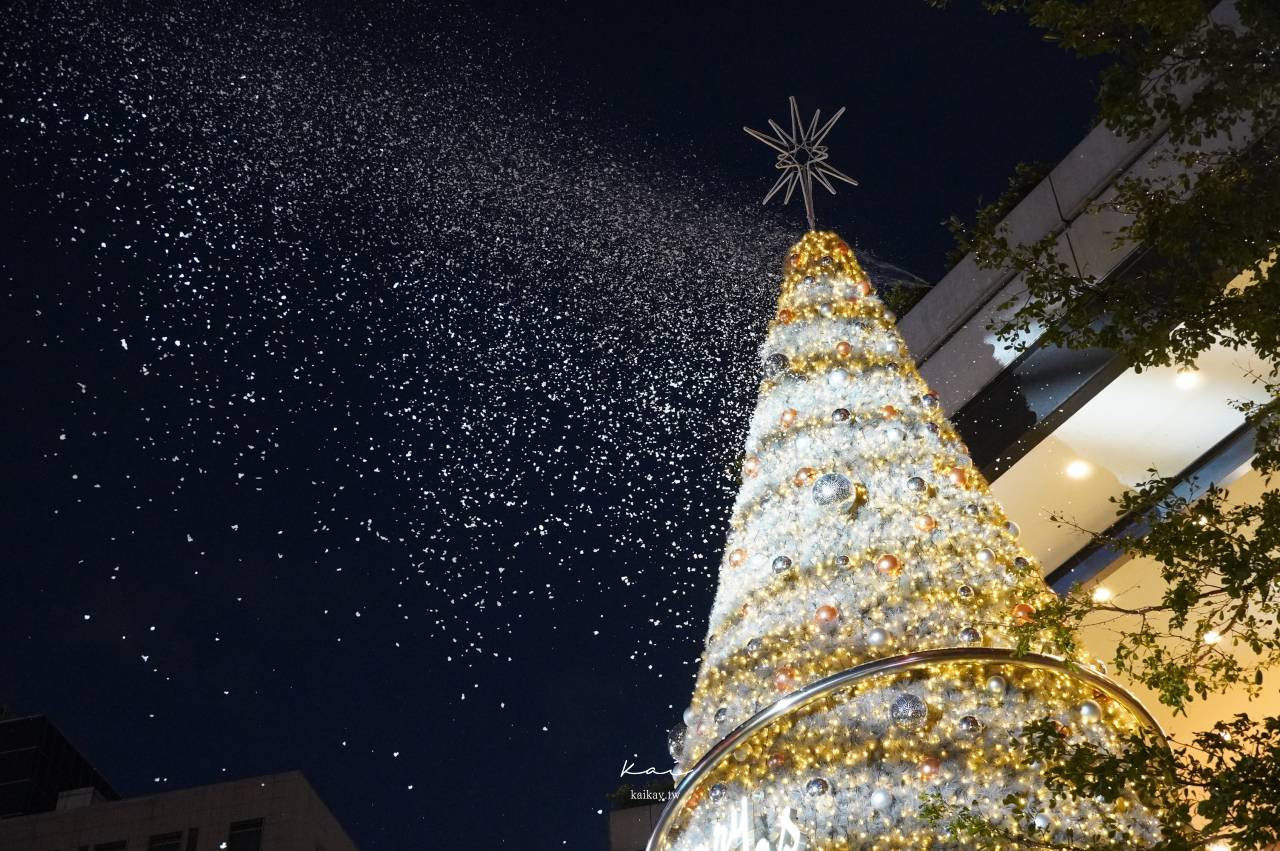 2023台北聖誕樹。信義區雪白「時光之樹」浪漫飄雪、香奈兒聖誕村。四大亮點搶先看！