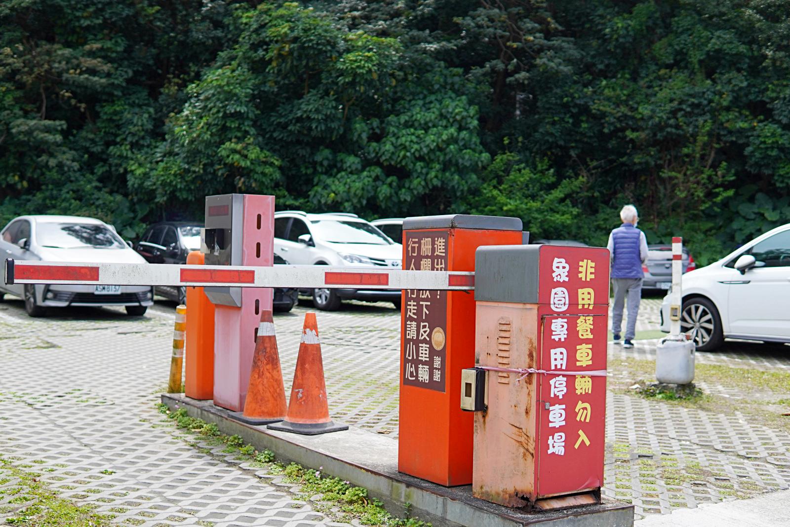 內湖美食推薦 象園咖啡。台北最美湖畔景觀咖啡廳，竟然有超大停車場！