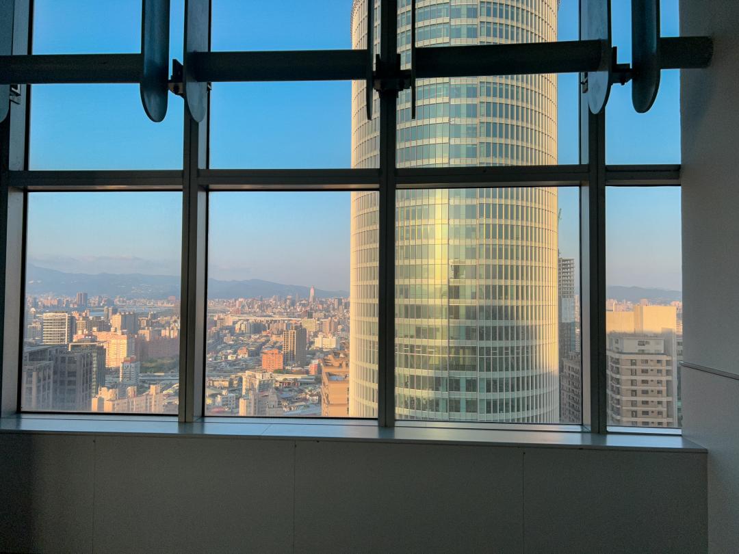 新北「免費」絕美高空景觀！板橋新北市政府32樓瞭望台看夜景