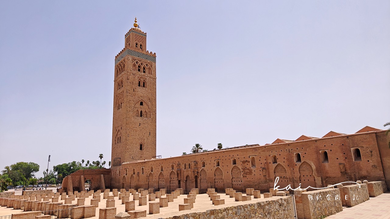 摩洛哥馬拉喀什一日遊景點推薦。老城區市集吃蝸牛、買紀念品、YSL博物館、藍色花園、巴伊亞王宮、庫圖比亞清真寺、