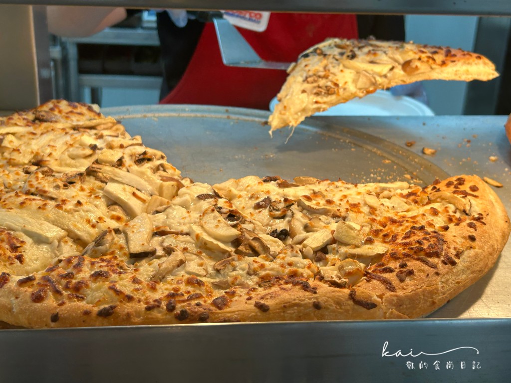 【好市多美食】就愛這款奢華「瓦斯味」。Costco最新松露蕈菇披薩 @凱的日本食尚日記