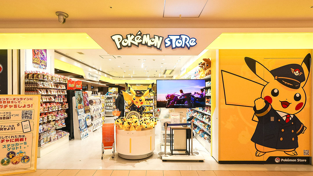 北海道機場限定機長皮卡丘！寶可夢中心新千歲機場店 Pokémon Store New Chitose Airport Shop @凱的日本食尚日記