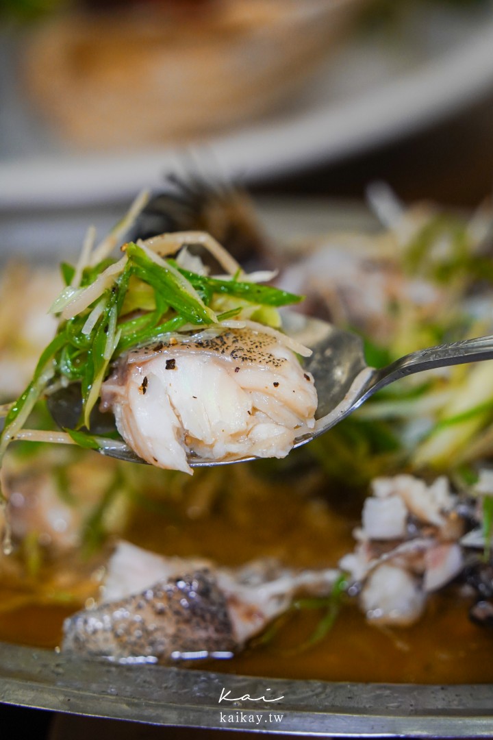 蟹挺豐海鮮料理。台北中山區聚餐尾牙吃海鮮合菜不用跑基隆，搭捷運就吃得到！