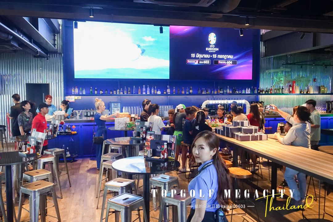 曼谷最新遊樂景點！TOPGOLF MEGACITY高爾夫球俱樂部 中文教練第一次打就上手。空中酒吧浪漫破表