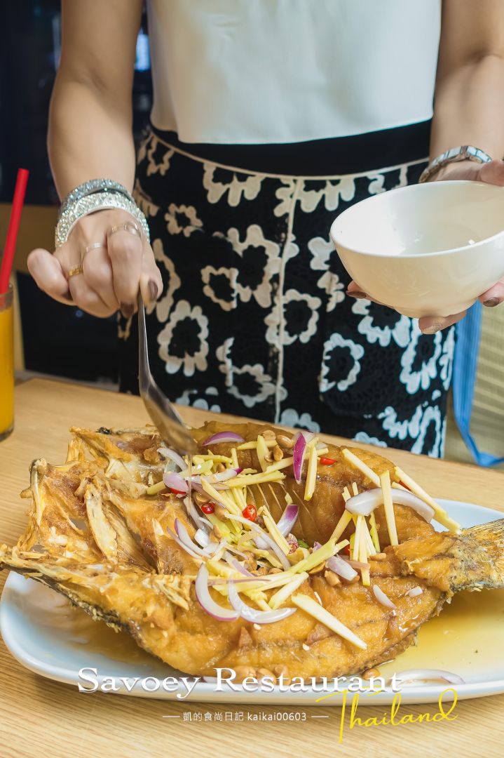 曼谷Chit Lom四面佛餐廳推薦。Savoey Restaurant 上味泰餐館「咖哩蟹」太銷魂～不吃辣也能吃超飽