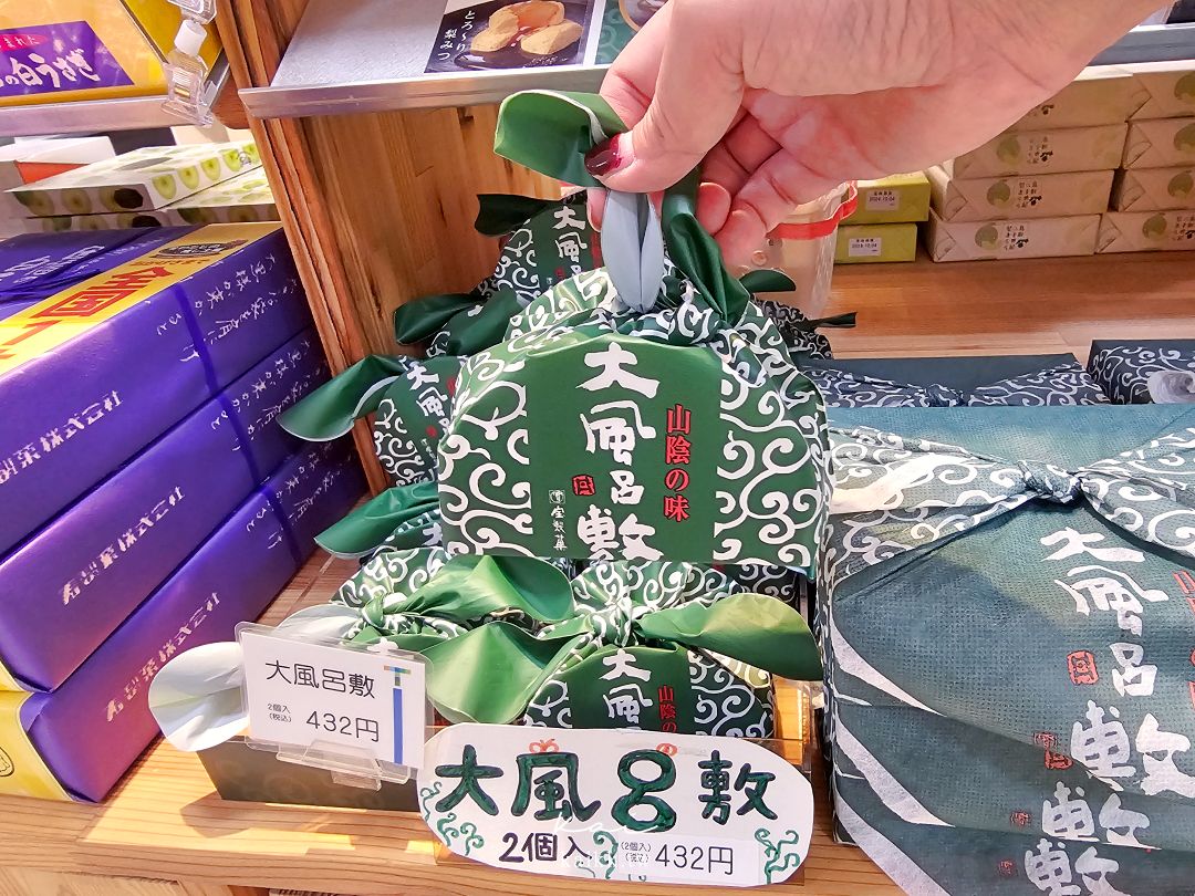 鳥取伴手禮哪裡買？鳥取站、由丸百貨、百年老店伴手禮推薦清單。退稅也一起搞定！