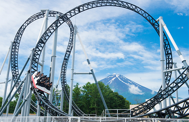 河口湖日本富士急樂園(富士急ハイランド) 金氏世界紀錄的雲霄飛車 叫破喉嚨的絕佳首選！ft.進擊的巨人更新