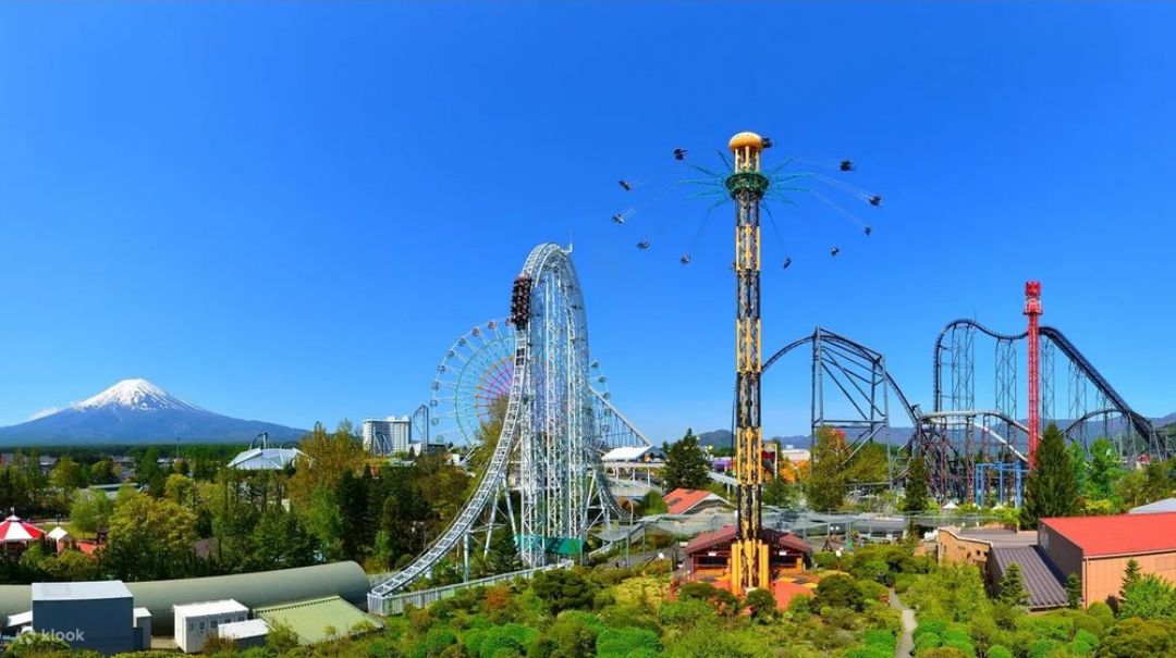 河口湖日本富士急樂園(富士急ハイランド) 金氏世界紀錄的雲霄飛車 叫破喉嚨的絕佳首選！ft.進擊的巨人更新 @凱的日本食尚日記