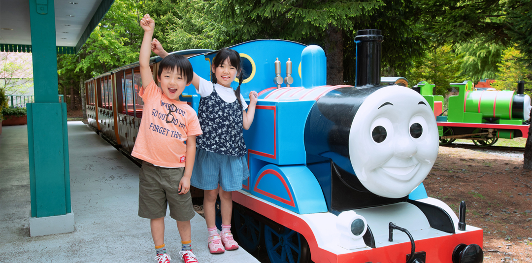 河口湖日本富士急樂園(富士急ハイランド) 金氏世界紀錄的雲霄飛車 叫破喉嚨的絕佳首選！ft.進擊的巨人更新