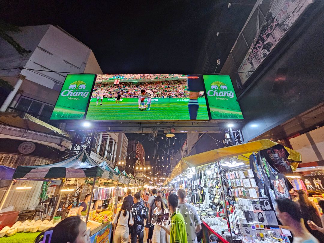 夭壽辣！曼谷最強「辣妹夜市」帕蓬夜市。好吃好逛好買，鱷魚肉、鋼管、泰拳秀超刺激