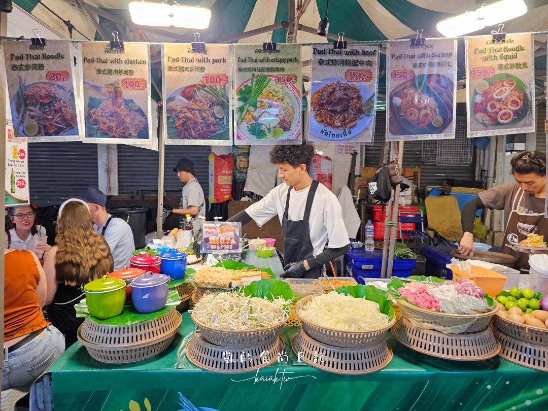 夭壽辣！曼谷最強「辣妹夜市」帕蓬夜市。好吃好逛好買，鱷魚肉、鋼管、泰拳秀超刺激