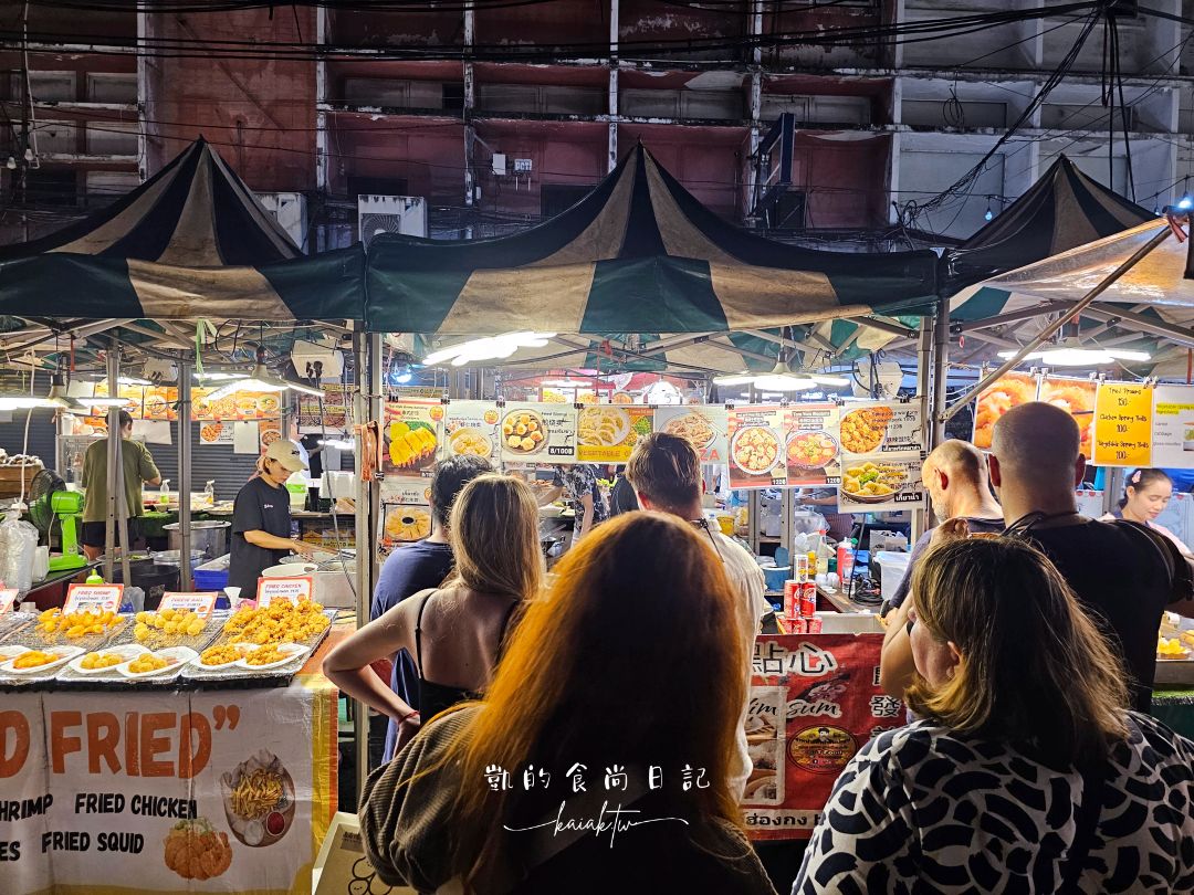 夭壽辣！曼谷最強「辣妹夜市」帕蓬夜市。好吃好逛好買，鱷魚肉、鋼管、泰拳秀超刺激