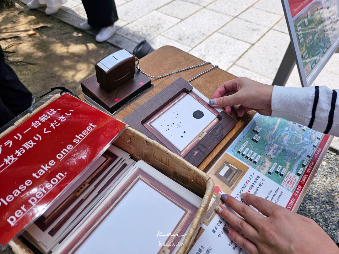 大阪一日遊。網美賞楓秘境「勝尾寺」、「箕面瀑布」。達摩許願繪馬、蓋章明信片這樣收集！