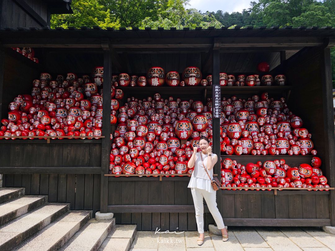 大阪一日遊。網美賞楓秘境「勝尾寺」、「箕面瀑布」。達摩許願繪馬、蓋章明信片這樣收集！