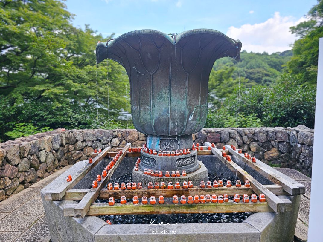 大阪一日遊。網美賞楓秘境「勝尾寺」、「箕面瀑布」。達摩許願繪馬、蓋章明信片這樣收集！