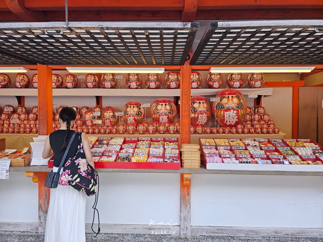 大阪一日遊。網美賞楓秘境「勝尾寺」、「箕面瀑布」。達摩許願繪馬、蓋章明信片這樣收集！