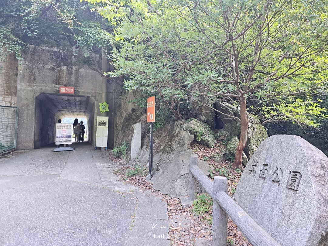 大阪一日遊。網美賞楓秘境「勝尾寺」、「箕面瀑布」。達摩許願繪馬、蓋章明信片這樣收集！