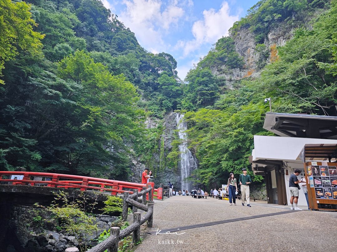 大阪一日遊。網美賞楓秘境「勝尾寺」、「箕面瀑布」。達摩許願繪馬、蓋章明信片這樣收集！