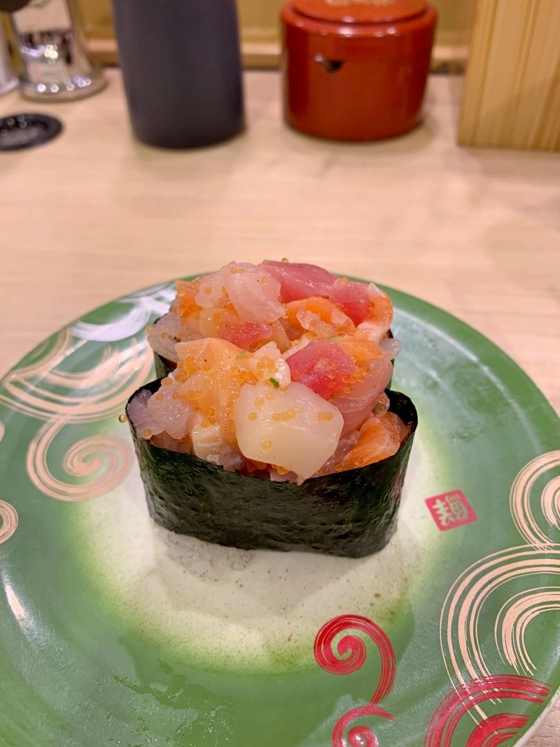 札幌美食推薦！螃蟹燒肉吃到飽、超新鮮迴轉壽司、米其林拉麵、超高CP值海鮮丼等你來嘗鮮！