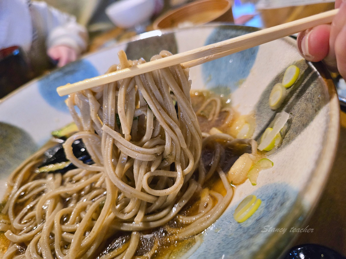 銀山溫泉必吃蕎麥麵。伊豆之華蕎麥冰淇淋、茄子蕎麥麵