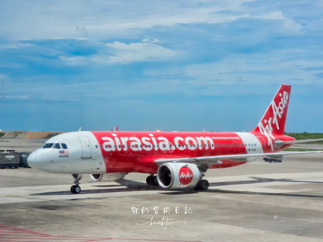 台北飛沙巴第一選擇！亞航AirAsia沙巴亞庇天天直飛。資深會員大推機上餐點、亞航限定商品開箱