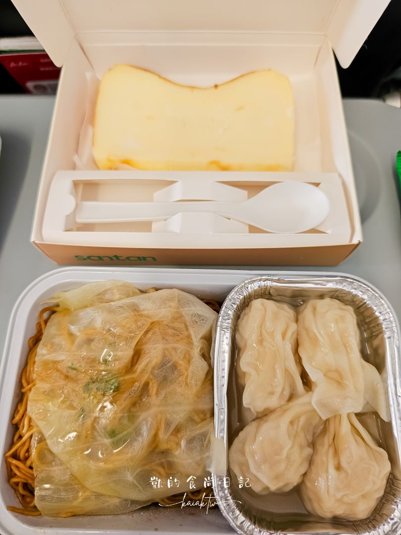 台北飛沙巴第一選擇！亞航AirAsia沙巴亞庇天天直飛。資深會員大推機上餐點、亞航限定商品開箱