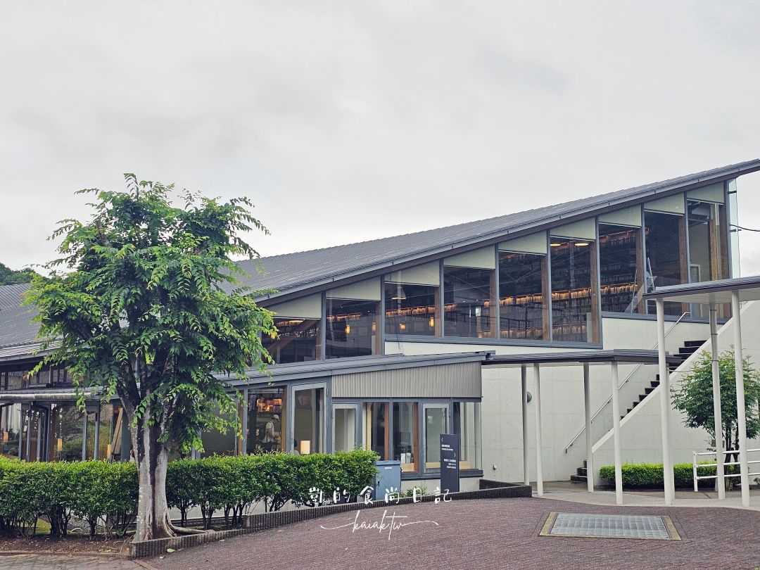 日本最美圖書館。佐賀武雄圖書館復古mix藝文時尚氣息，館內還有星巴克咖啡