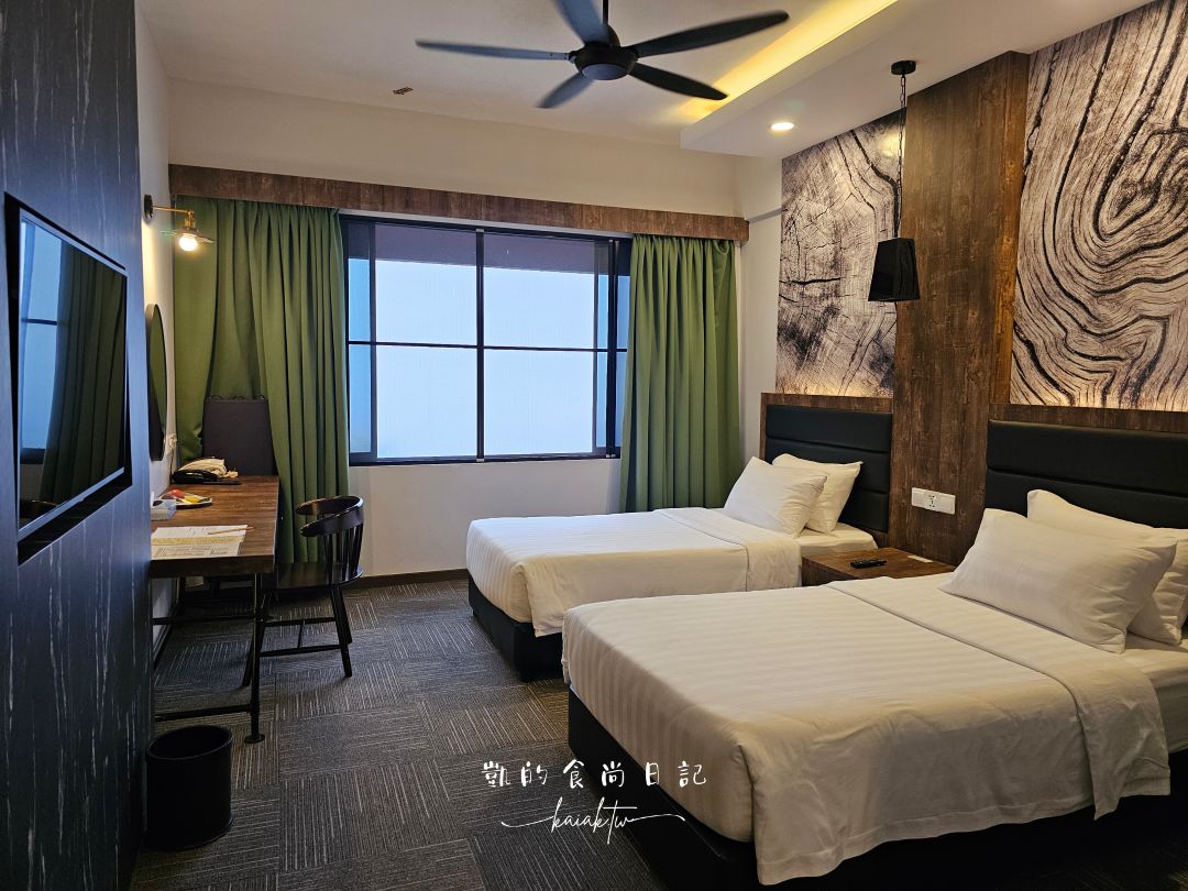 沙巴神山飯店Perkasa Hotel Mt Kinabalu。一開窗就看到神山的基納巴盧山佩卡薩酒店