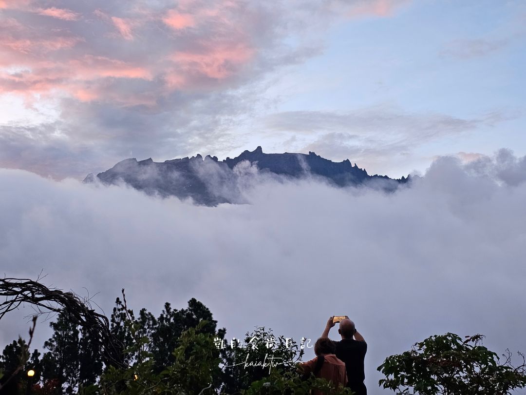 沙巴神山飯店Perkasa Hotel Mt Kinabalu。一開窗就看到神山的基納巴盧山佩卡薩酒店