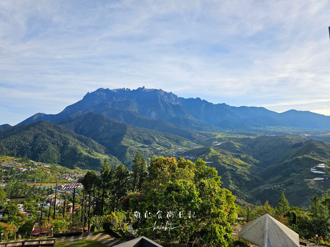 沙巴神山飯店Perkasa Hotel Mt Kinabalu。一開窗就看到神山的基納巴盧山佩卡薩酒店