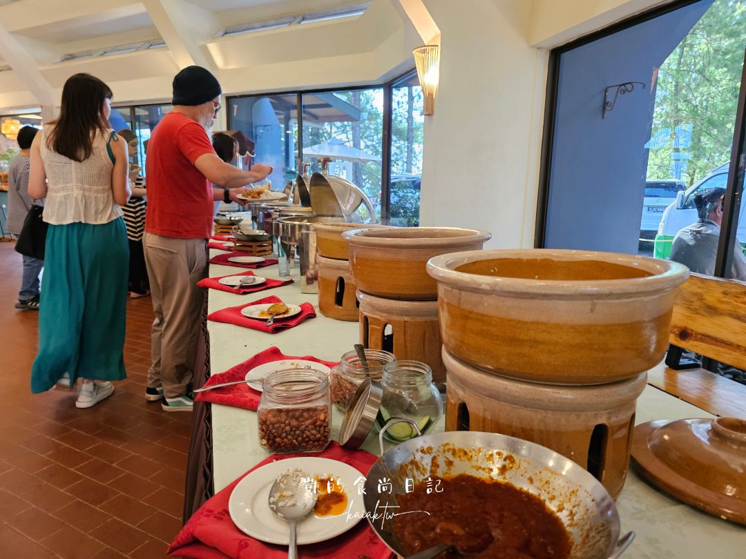 沙巴神山飯店Perkasa Hotel Mt Kinabalu。一開窗就看到神山的基納巴盧山佩卡薩酒店