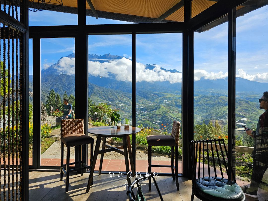 沙巴神山飯店Perkasa Hotel Mt Kinabalu。一開窗就看到神山的基納巴盧山佩卡薩酒店