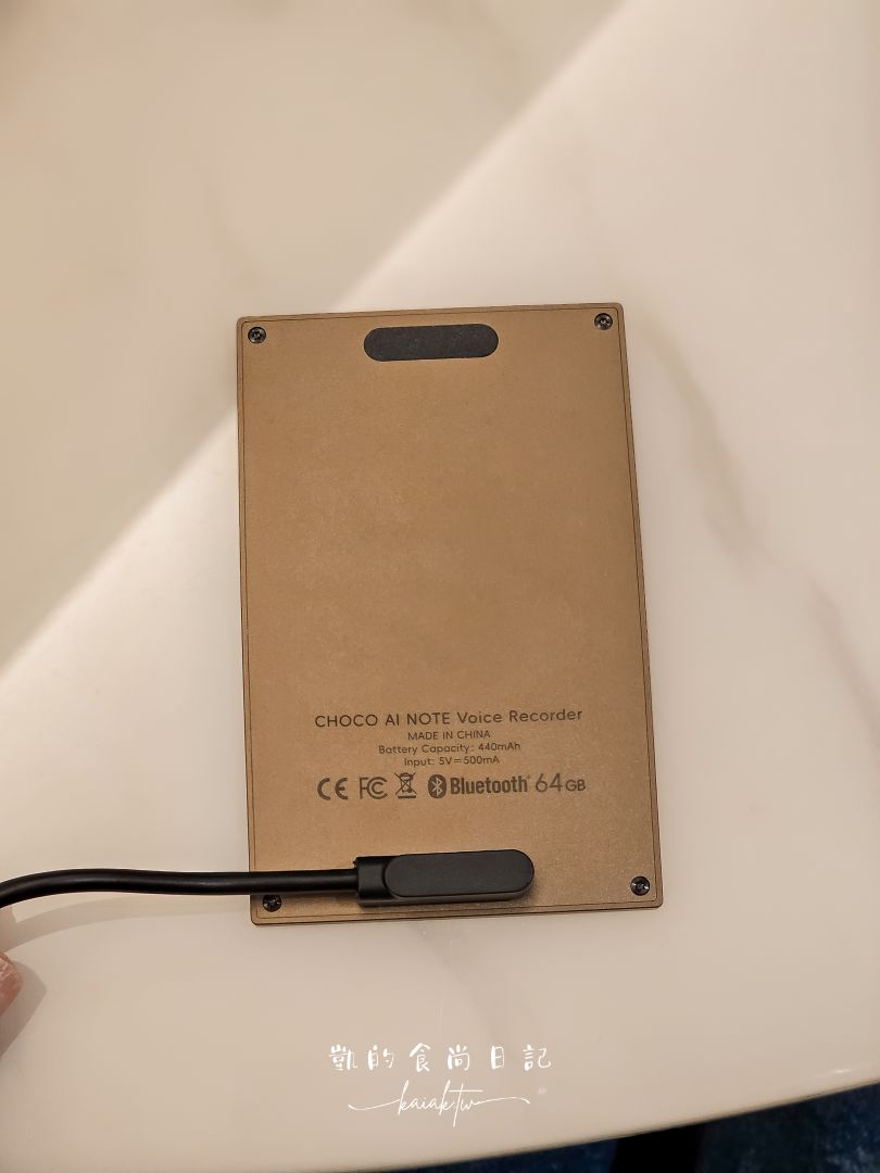 新世代智慧翻譯錄音卡CHOCO AI 輕薄小巧！出國即時會話翻譯、重點AI轉錄摘要，完美紀錄每個重要時刻