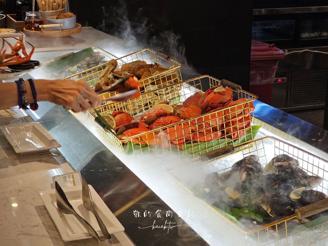 2025寒舍艾美buffet 探索廚房全新回歸！升級版超大日料檯、比臉大和牛壽司、主廚料理、甜點推車亮點搶先看