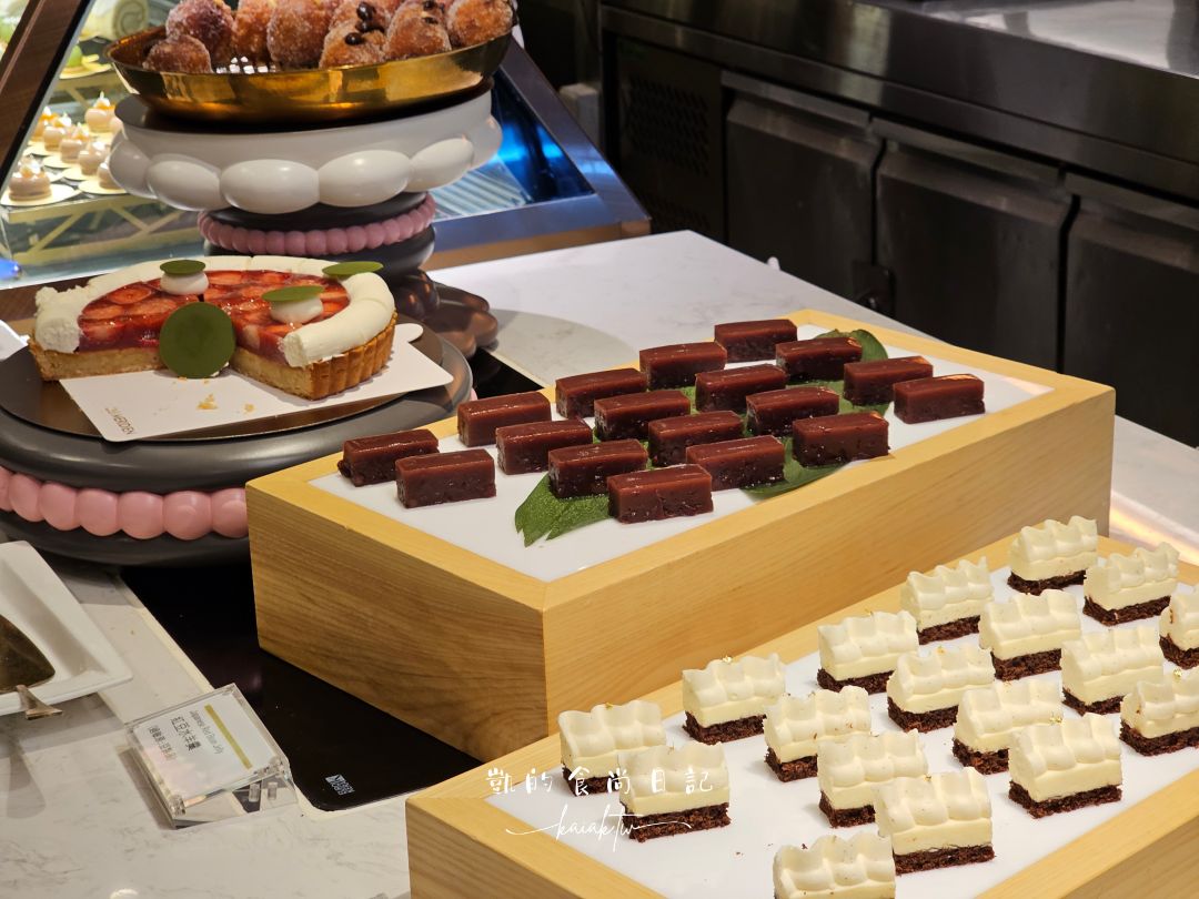 2025寒舍艾美buffet 探索廚房全新回歸！升級版超大日料檯、比臉大和牛壽司、主廚料理、甜點推車亮點搶先看