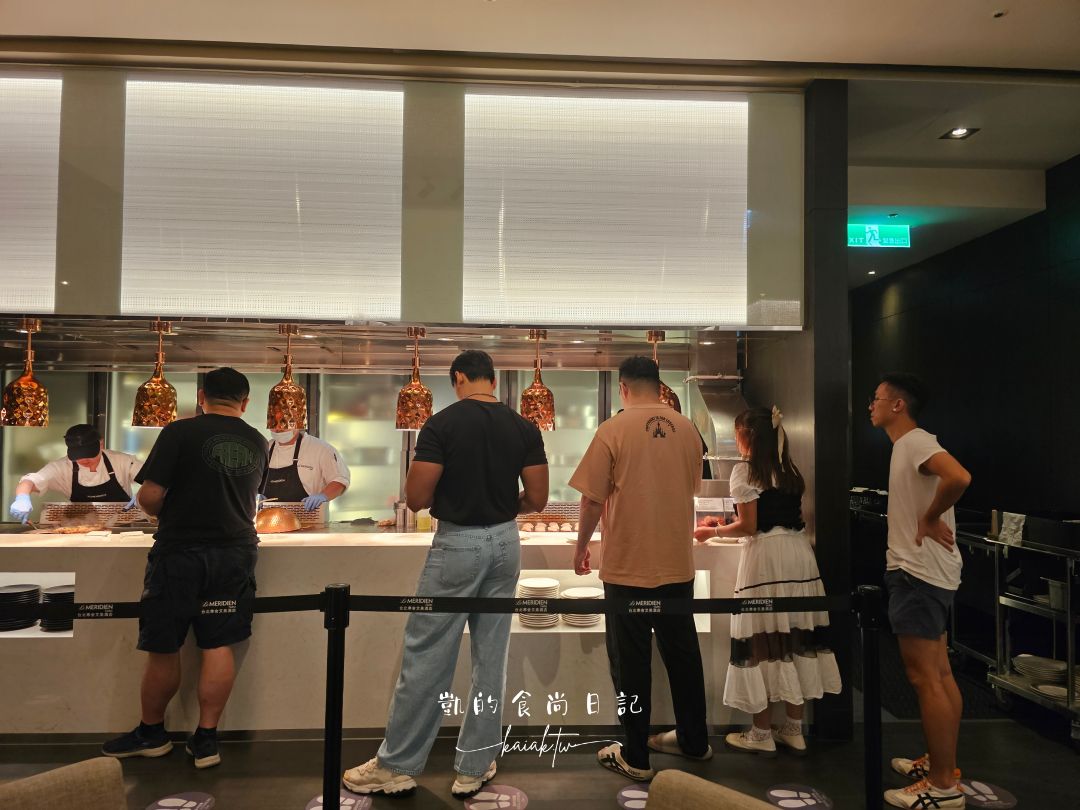 2025寒舍艾美buffet 探索廚房全新回歸！升級版超大日料檯、比臉大和牛壽司、主廚料理、甜點推車亮點搶先看