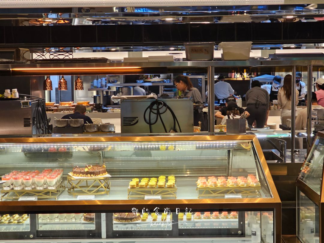 2025寒舍艾美buffet 探索廚房全新回歸！升級版超大日料檯、比臉大和牛壽司、主廚料理、甜點推車亮點搶先看