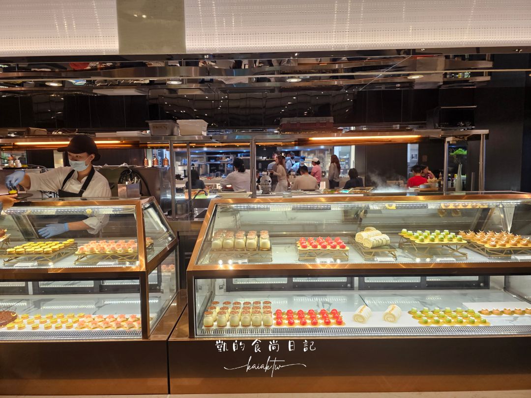 2025寒舍艾美buffet 探索廚房全新回歸！升級版超大日料檯、比臉大和牛壽司、主廚料理、甜點推車亮點搶先看