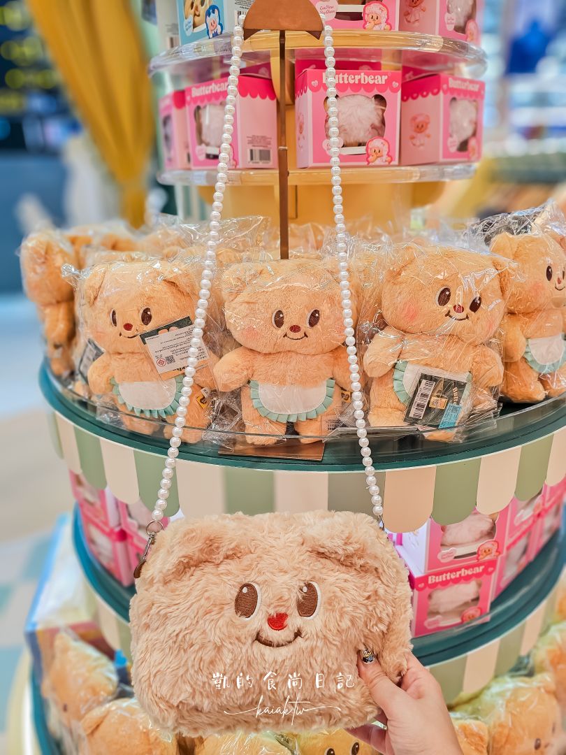泰國人氣Butterbear奶油小熊 曼谷機場也買得到了!超大專櫃、曲奇餅禮盒、吊飾、包包超齊全 泰國人氣Butterbear奶油小熊 曼谷機場也買得到了!超大專櫃、曲奇餅禮盒、吊飾、包包超齊全
