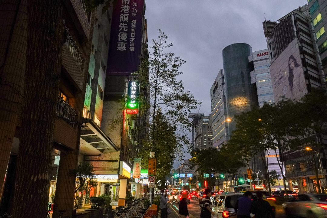 新開幕!!君曜雞湯-信義區精品級黃金雞湯火鍋。頂級花膠、活龍蝦紅蟳、A5和牛補上加補。信義區聚餐、慶生、尾牙包廂推薦 新開幕!!君曜雞湯-信義區精品級黃金雞湯火鍋。頂級花膠、活龍蝦紅蟳、A5和牛補上加補。信義區聚餐、慶生、尾牙包廂推薦