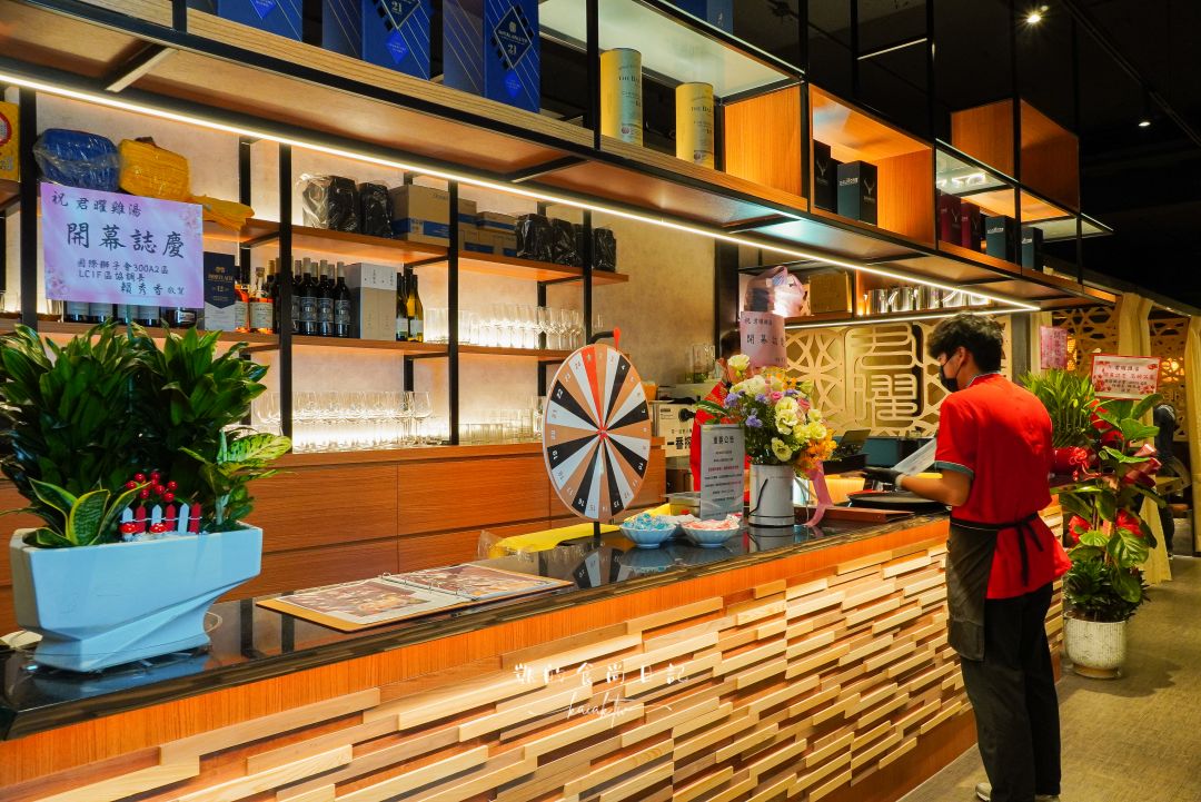 新開幕!!君曜雞湯-信義區精品級黃金雞湯火鍋。頂級花膠、活龍蝦紅蟳、A5和牛補上加補。信義區聚餐、慶生、尾牙包廂推薦