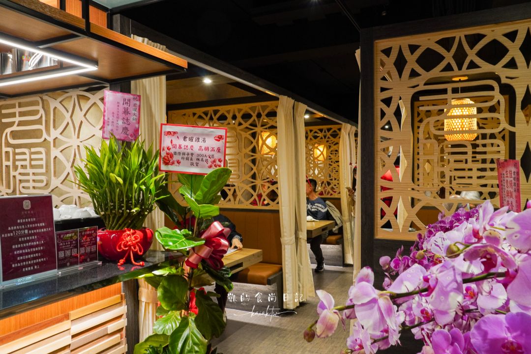 新開幕!!君曜雞湯-信義區精品級黃金雞湯火鍋。頂級花膠、活龍蝦紅蟳、A5和牛補上加補。信義區聚餐、慶生、尾牙包廂推薦