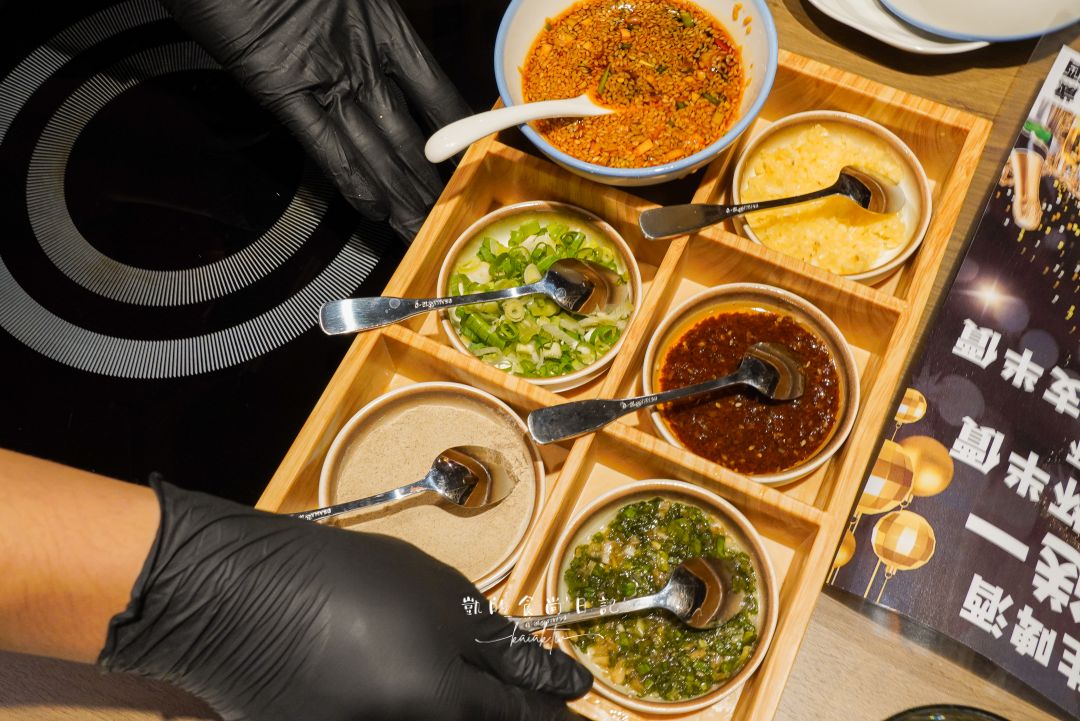 新開幕!!君曜雞湯-信義區精品級黃金雞湯火鍋。頂級花膠、活龍蝦紅蟳、A5和牛補上加補。信義區聚餐、慶生、尾牙包廂推薦