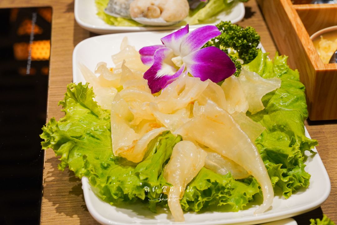 新開幕!!君曜雞湯-信義區精品級黃金雞湯火鍋。頂級花膠、活龍蝦紅蟳、A5和牛補上加補。信義區聚餐、慶生、尾牙包廂推薦