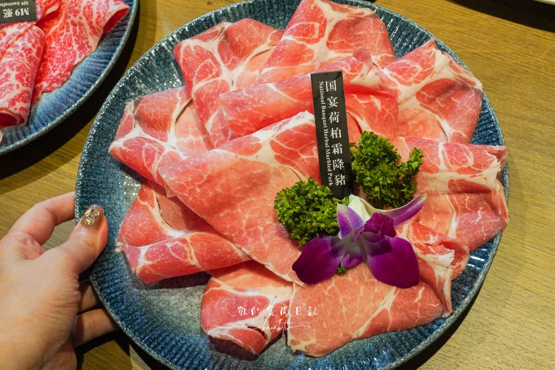 新開幕!!君曜雞湯-信義區精品級黃金雞湯火鍋。頂級花膠、活龍蝦紅蟳、A5和牛補上加補。信義區聚餐、慶生、尾牙包廂推薦 新開幕!!君曜雞湯-信義區精品級黃金雞湯火鍋。頂級花膠、活龍蝦紅蟳、A5和牛補上加補。信義區聚餐、慶生、尾牙包廂推薦