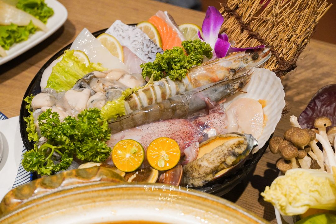 新開幕!!君曜雞湯-信義區精品級黃金雞湯火鍋。頂級花膠、活龍蝦紅蟳、A5和牛補上加補。信義區聚餐、慶生、尾牙包廂推薦 新開幕!!君曜雞湯-信義區精品級黃金雞湯火鍋。頂級花膠、活龍蝦紅蟳、A5和牛補上加補。信義區聚餐、慶生、尾牙包廂推薦