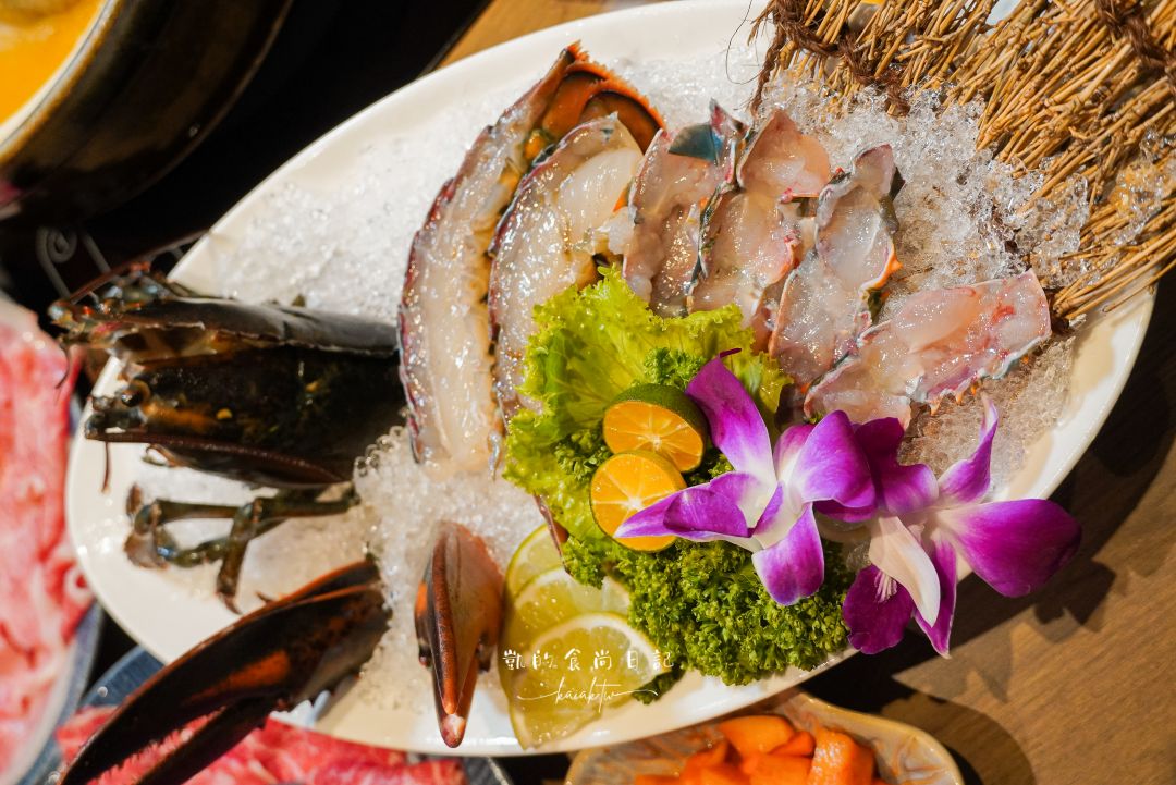 新開幕!!君曜雞湯-信義區精品級黃金雞湯火鍋。頂級花膠、活龍蝦紅蟳、A5和牛補上加補。信義區聚餐、慶生、尾牙包廂推薦